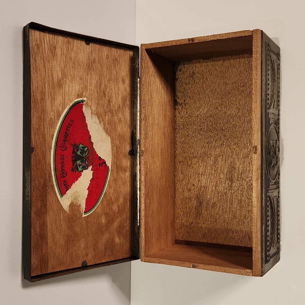 "Rare" Vintage Cigarette Box - Picture 8 of 10